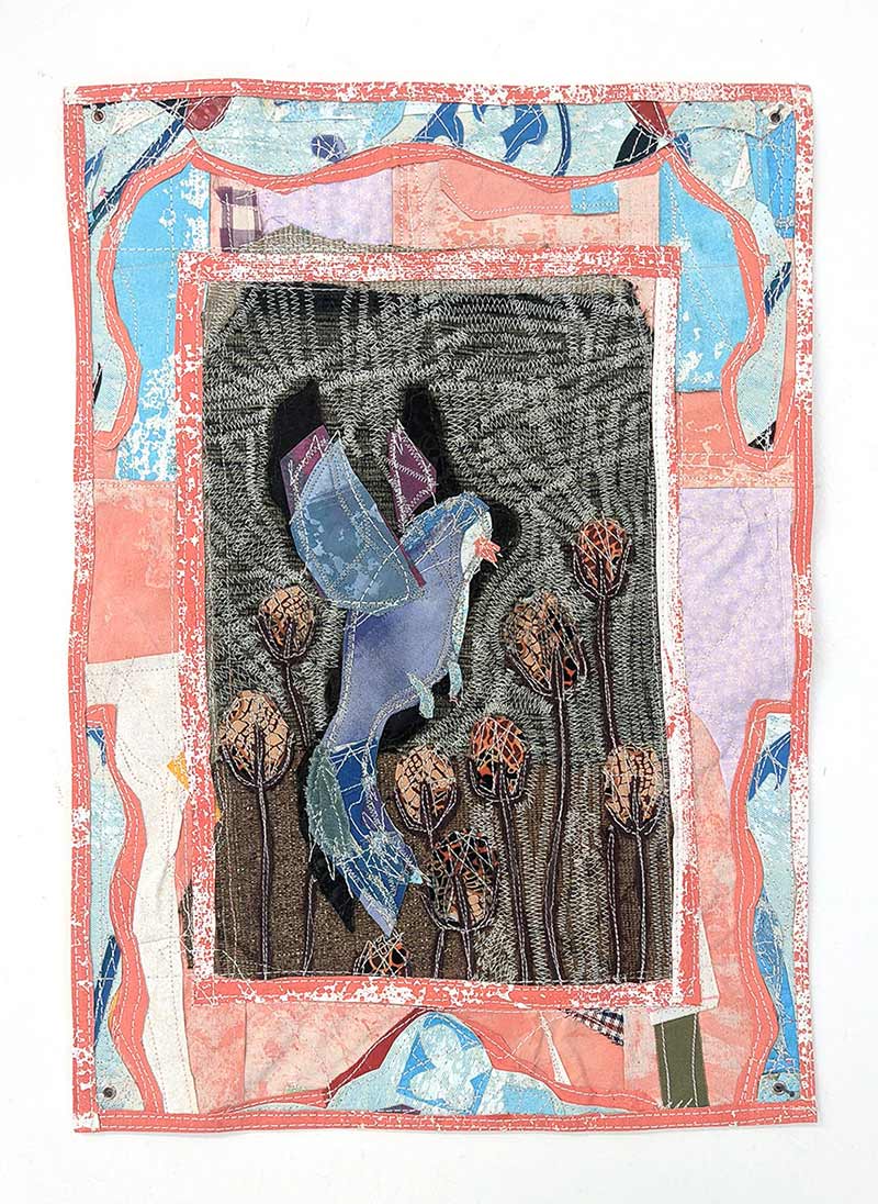 Andre Barion, Pássaro na Plantação, 2022, lona, brim e algodão tingidos, 56 x 38 cm - Andre Barion 